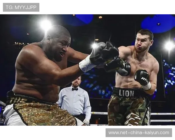 拳击重拳击中对手躯干获得有效分，成就胜利的关键